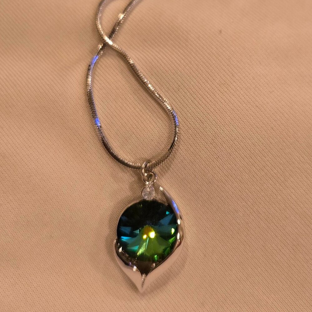 Silver tone necklace with Swarovski crystal